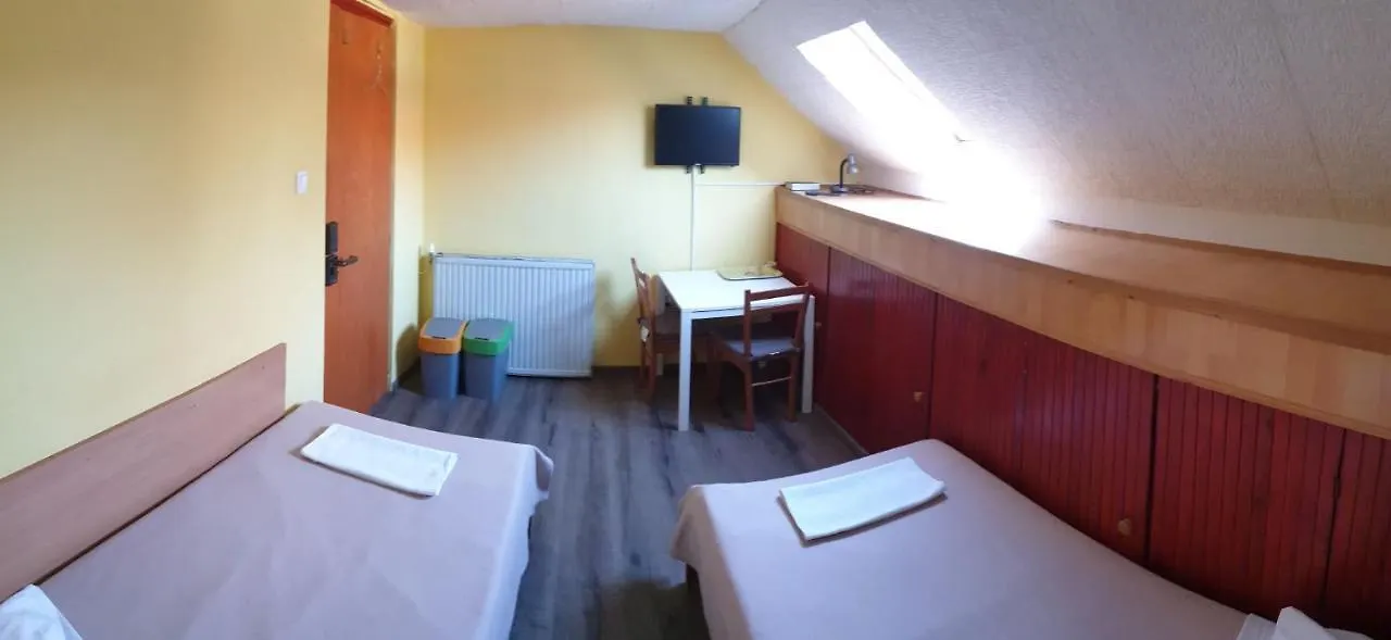 Jade Panzio Guest House Budapest 3*,